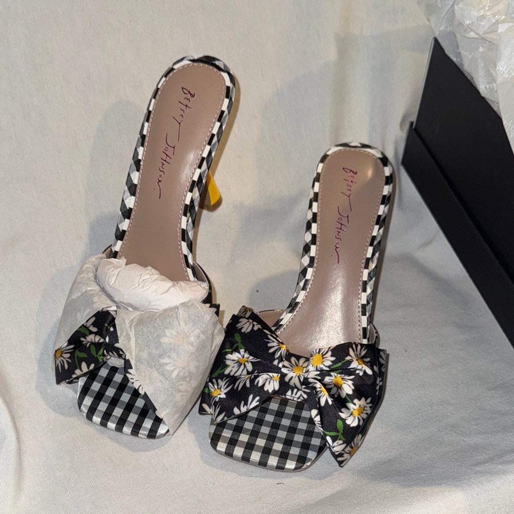 SUNDAY IS LAST DAY Betsey Johnson Black and White Daisy Gingham Mules